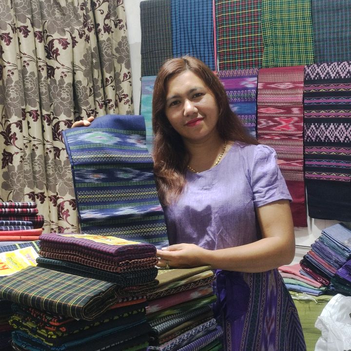 phyu phyuချုပ်ထည်ပင်ရင်း